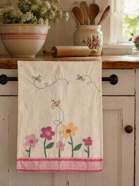 Vintage Cottagecore Tea Towel Floral Bee Embroidered Applique Retro Farmhouse
